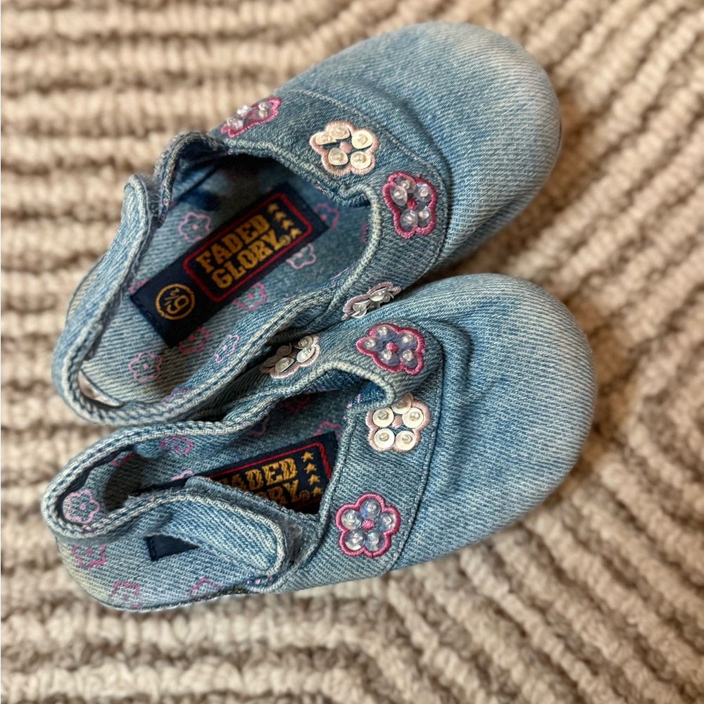 Faded Glory Kids' Denim Slippers with Pink and White Flowers